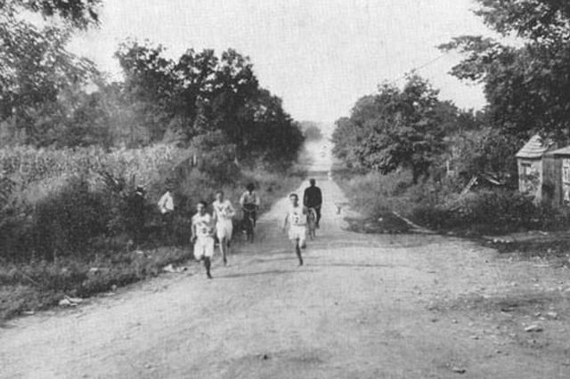 Marathon race led by Samuel Mellor during 1904 Summer Olympics